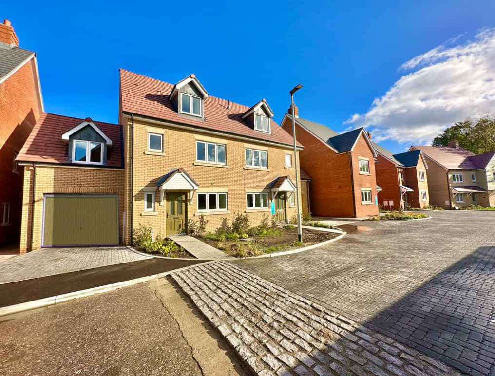 Houses for Sale in Camberley Water’s Edge, Surrey