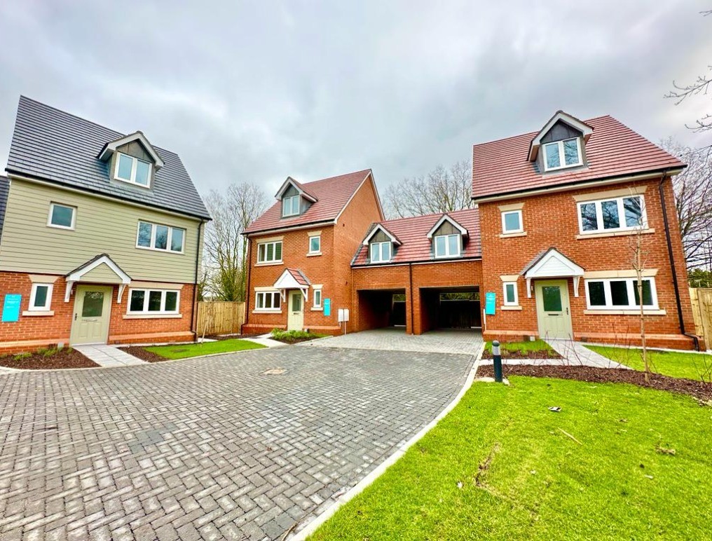 Houses for Sale in Camberley Water’s Edge, Surrey