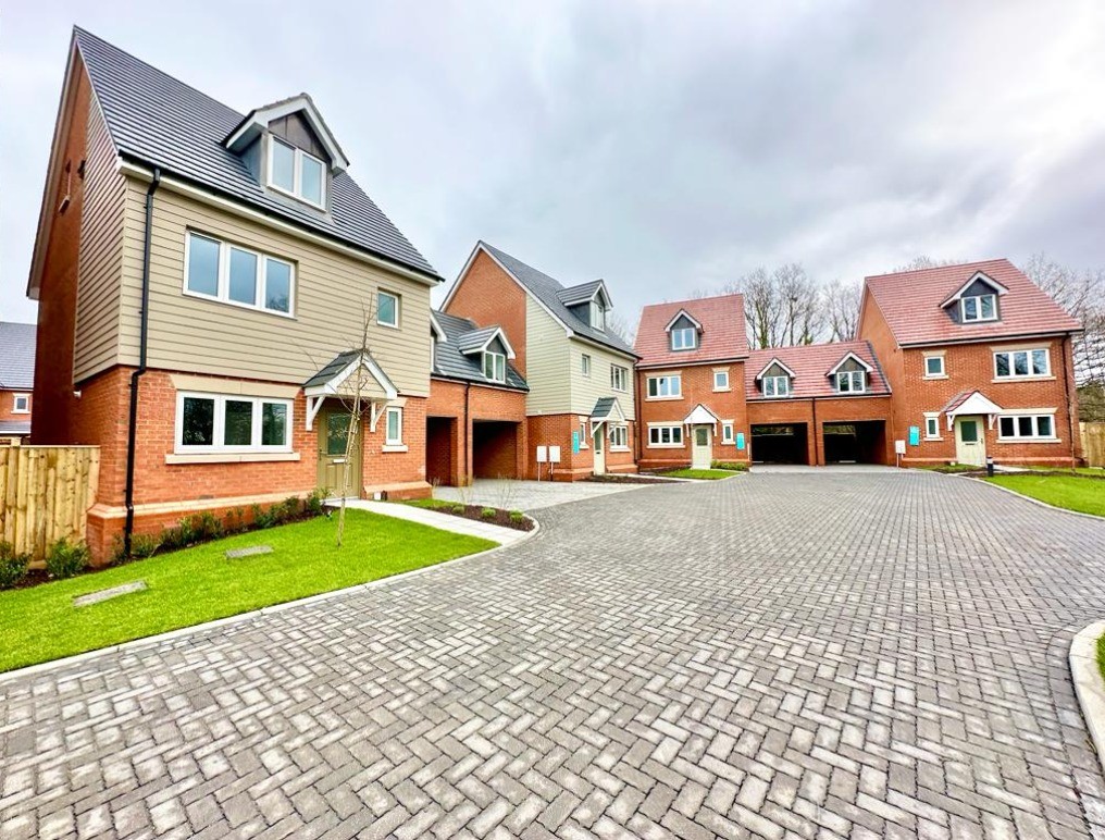 Houses for Sale in Camberley Water’s Edge, Surrey